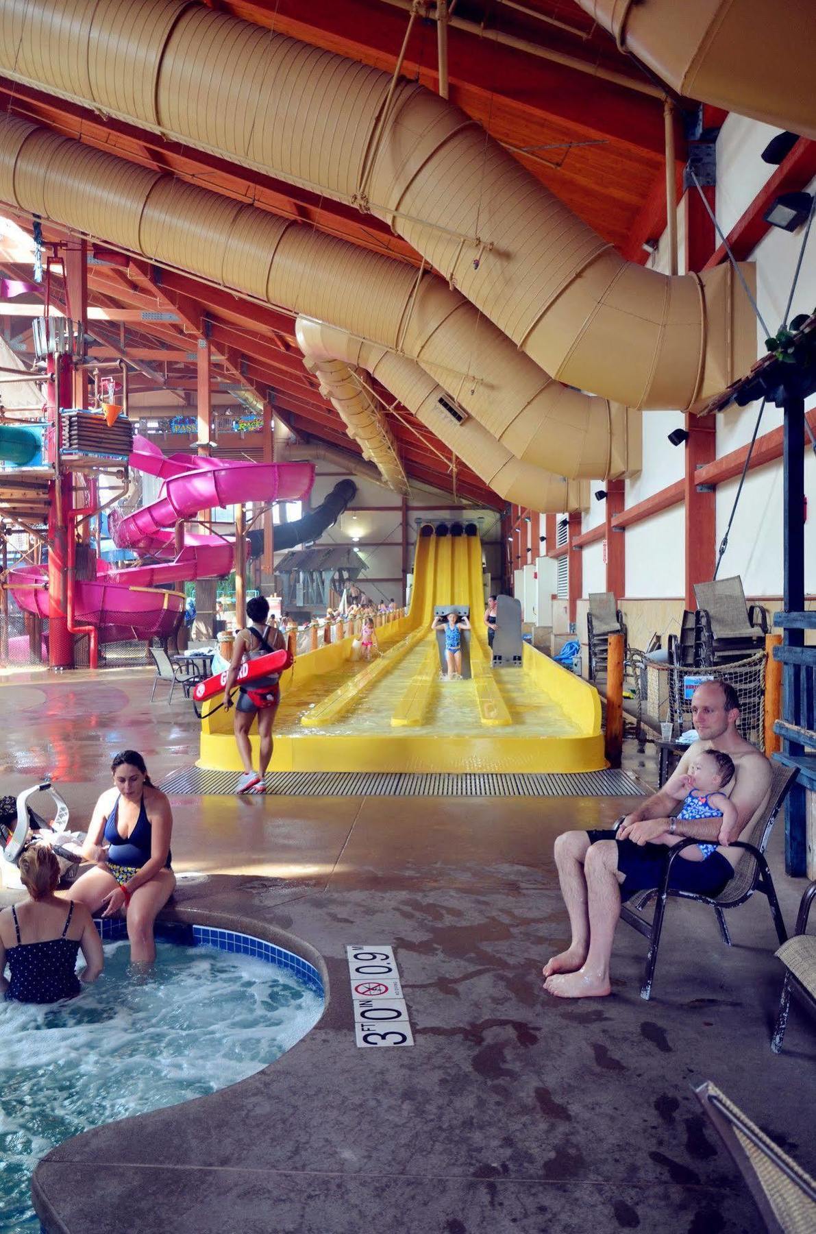Fort Rapids Indoor Waterpark Resort Кълъмбъс Екстериор снимка