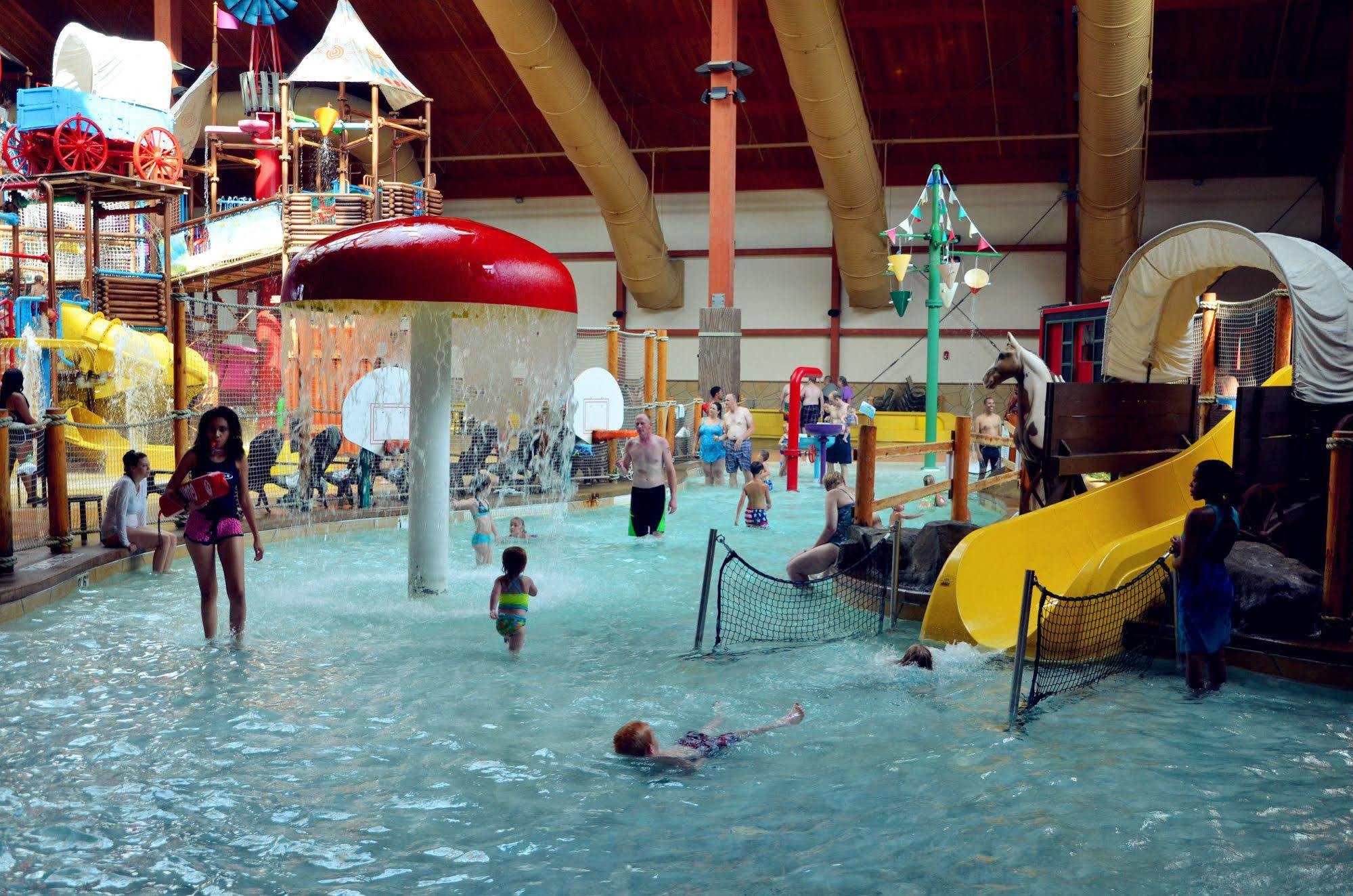 Fort Rapids Indoor Waterpark Resort Кълъмбъс Екстериор снимка